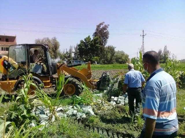 محافظ الشرقية يوجه باستمرار الحملات اليومية لإزالة التعديات المخالفة على الأراضي الزراعية