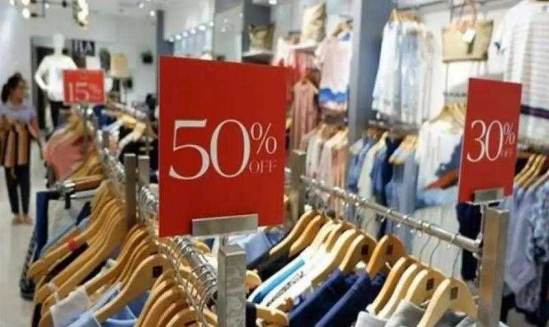 بعد مد فترة الأوكازيون الصيفي.. تخفيضات تصل إلى 50% بالمحلات