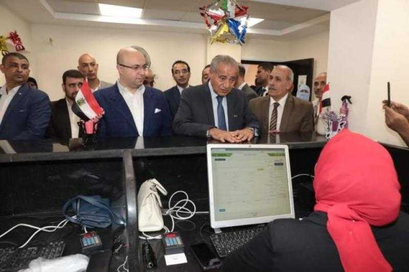 «المصيلحي» يتفقد مركز خدمة أصحاب بطاقات التموين ببني سويف