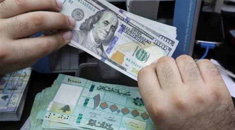 الدولار الأمريكي يتخطى مستويات الـ49 ألف ليرة لبنانية