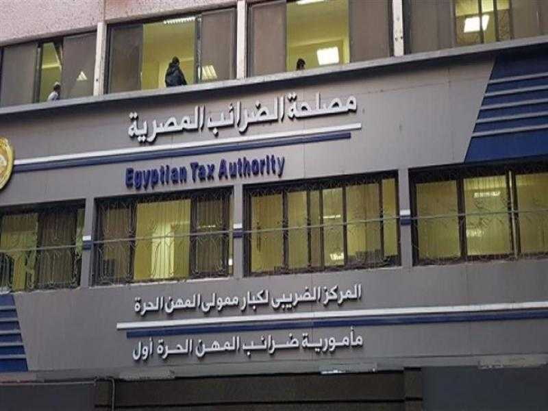 «الضرائب» تطالب الأطباء بوضع لافتة بأسعار الكشف والاستشارة بالعيادات