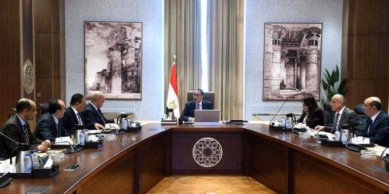 مدبولي يتابع تقنين أراضٍ منضمة لأحوزة المدن الجديدة مع «الإسكان»