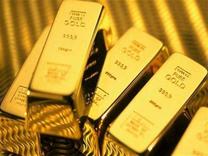 هبوط سعر الذهب العالمي خلال تعاملات أولى جلسات الأسبوع