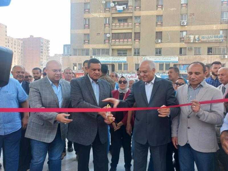 وزير التنمية ومحافظ الجيزة يفتتحان موقف سرفيس المريوطية الجديد