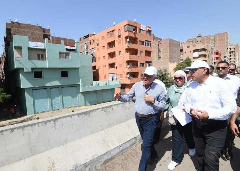 رئيس الوزراء يتفقد أعمال التطوير في المناطق المحيطة بالمتحف الكبير| صور