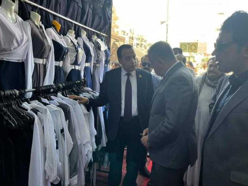 محافظ سوهاج يتفقد معرض «أهلًا مدارس» الجديد بالمحافظة