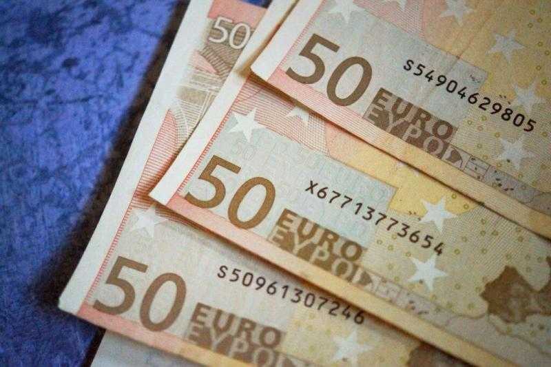 سعر صرف اليورو يتراجع 10 قروش في افتتاح تعاملات الأربعاء