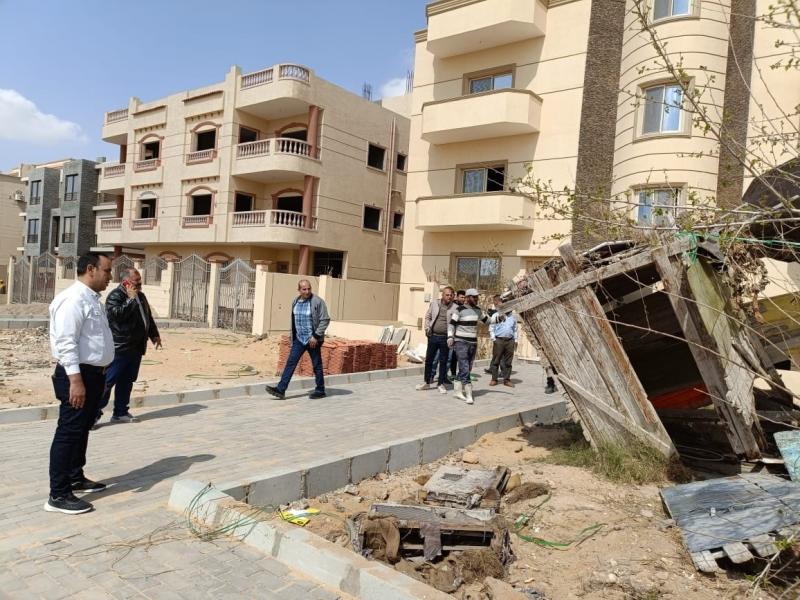 رئيس جهاز الشروق يتفقد مشروع رفع كفاءة الطرق بحى النادى بالمدينة