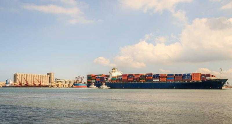 تضم قمح وصويا.. ميناء دمياط يستقبل 40238 طنًا من البضائع