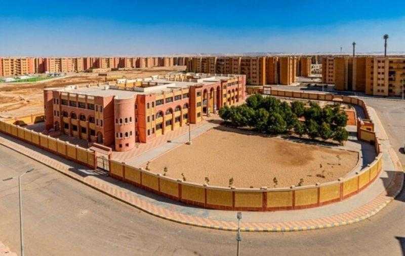 وزير الإسكان يتابع سير العمل بالمشروعات السكنية والتنموية