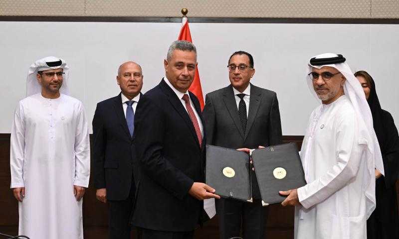 توقيع عقد تطوير وإدارة محطات السفن السياحة بـ3 موانئ مع مجموعة ”أبو ظبي”| صور