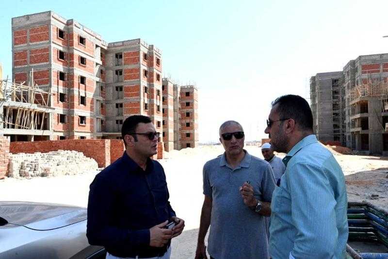 وزير الإسكان يتفقد وحدات ”سكن لكل المصريين” بالعاشر من رمضان| صور