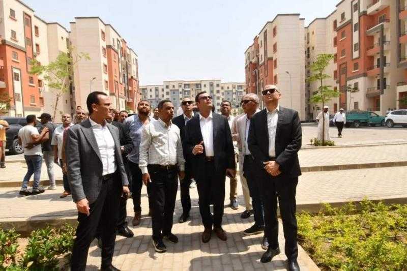 وزير الإسكان يتفقد الوحدات السكنية بمدينة حدائق العاصمة| صور