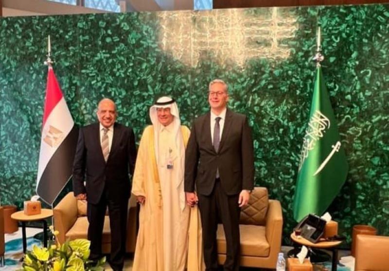 وزير الكهرباء يبحث مستجدات مشروع الربط الكهربائي المصري السعودي في الرياض