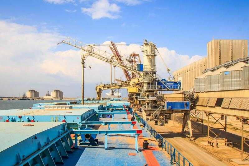 ميناء دمياط يستقبل شحنة قمح بلغاري لصالح هيئة السلع التموينية