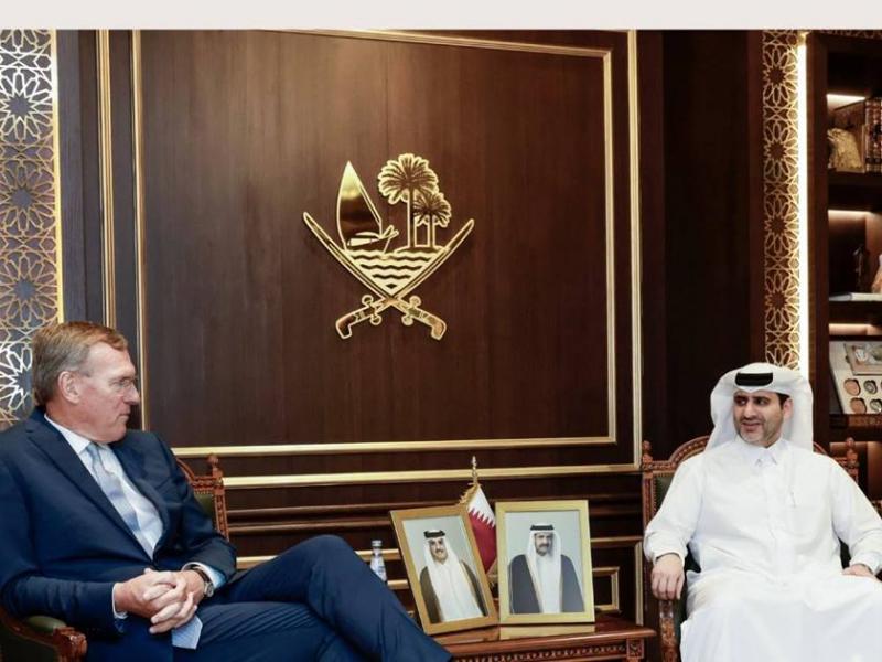 محافظ البنك المركزي القطري يلتقي رئيس جولدمان ساكس