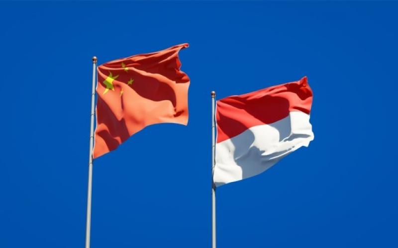 الصين وإندونيسيا يبحثان تعزيز الاستثمارات والتجارة بين البلدين