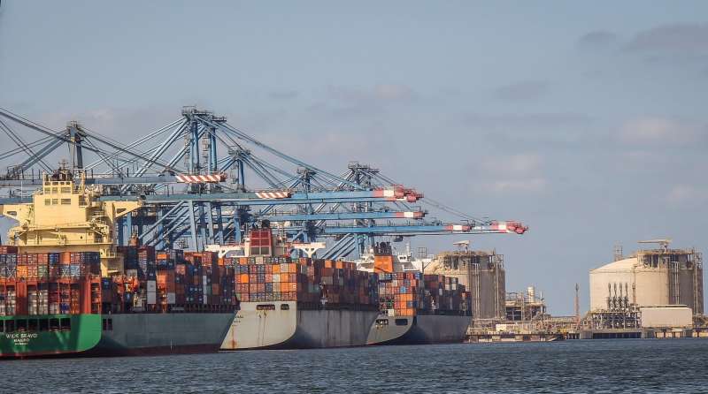 بينها قمح وحديد.. ميناء دمياط يستقبل 36667 طنًا من البضائع
