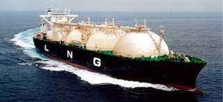 بلومبرج: مصر تسعى لشراء 17 شحنة من الغاز الطبيعي المسال لسد احتياجات الكهرباء
