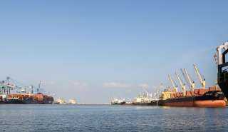 تضم عدس وسكر.. ميناء دمياط يستقبل 64313 طنًا من البضائع