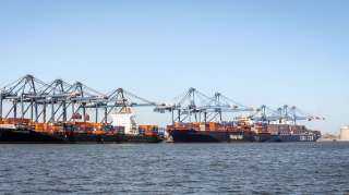 رئيس ميناء دمياط يتابع حركة التشغيل وتداول البضائع خلال أول أيام عيد الأضحى