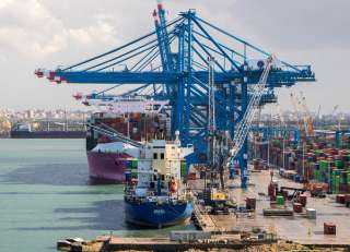 تضم زيت وسكر.. ميناء دمياط يستقبل 50777 طنًا من البضائع