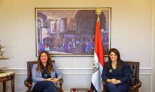 رانيا المشاط توقع مع السفيرة الأمريكية اتفاقيات 8 منح تنموية بـ130 مليون دولار