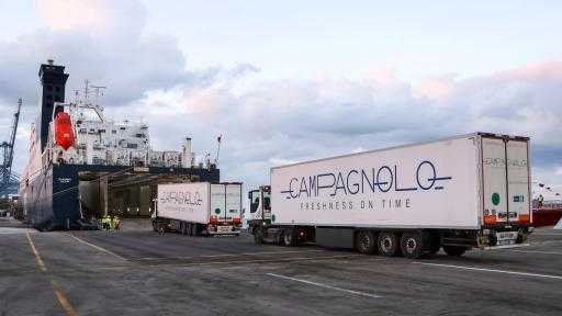 تضم ذرة وقمح وحديد.. ميناء دمياط يستقبل 72012 طن من البضائع تضم ذرة وقمح وحديد.. ميناء دمياط يستقبل 72012 طن من البضائع