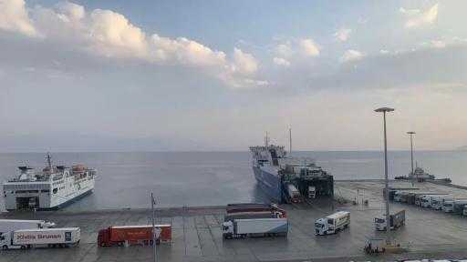 تداول 12 ألف طن بضائع و800 شاحنة بمواني البحر الأحمر تداول 12 ألف طن بضائع و800 شاحنة بمواني البحر الأحمر