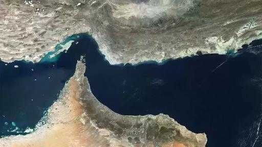 واشنطن تطالب إيران بضمان حرية الملاحة في مضيق هرمز ووقف استهداف السفن واشنطن تطالب إيران بضمان حرية الملاحة في مضيق هرمز ووقف استهداف السفن