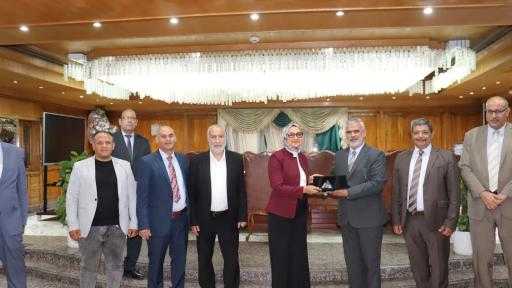 محافظ الوادي الجديد في ضيافة هيئة الطاقة الذرية لبحث مشروعات مشتركة تخدم... محافظ الوادي الجديد في ضيافة هيئة الطاقة الذرية لبحث مشروعات مشتركة تخدم التنمية